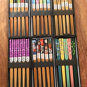 5-pars trä-ätpinnar med non-slip design – japansk-inspirerad stil 16 5-pars trä-ätpinnar med non-slip design – japansk-inspirerad stil