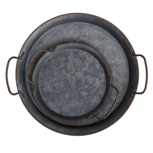 Runt metallbricka med handtag – rustik vintageinspirerad brödfat för servering och dekoration 13 Runt metallbricka med handtag – rustik vintageinspirerad brödfat för servering och dekoration