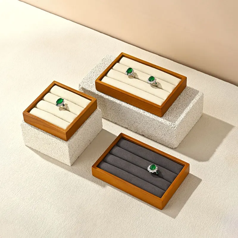 Ringfat i solid trä – Smyckesdisplay och förvaring för ringar 1 Ringfat i solid trä – Smyckesdisplay och förvaring för ringar