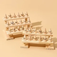 Träkonisk ringdisplayhållare – Smyckesdisplay med träbas