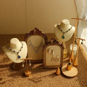 Lyxig halskedjedisplay – porträttmodell i trä för smycken 16 Lyxig halskedjedisplay – porträttmodell i trä för smycken