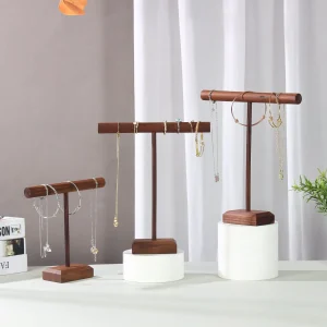 Trä Smyckesdisplay med T-stänger – Tre Fristående Armbandsställ 13 Trä Smyckesdisplay med T-stänger – Tre Fristående Armbandsställ