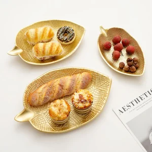 Alternative view of Lyxiga träfat i löv- och ananasform för dukning och dekoration