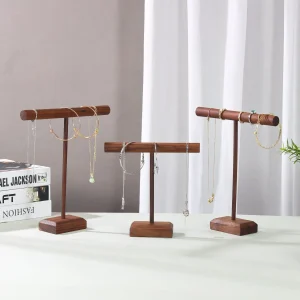 Alternative view of Trä Smyckesdisplay med T-stänger – Tre Fristående Armbandsställ