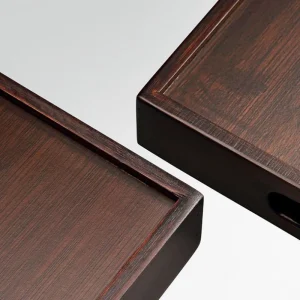 Rektangulära träbrickor med handtag – serveringsbricka i mörk trä 11 Rektangulära träbrickor med handtag – serveringsbricka i mörk trä