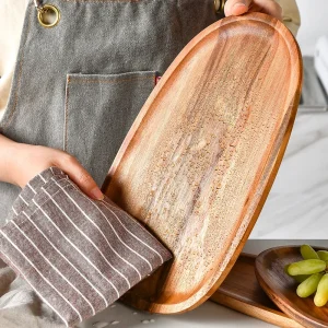 Alternative view of Ovalformad serveringsbricka i akaciaträ