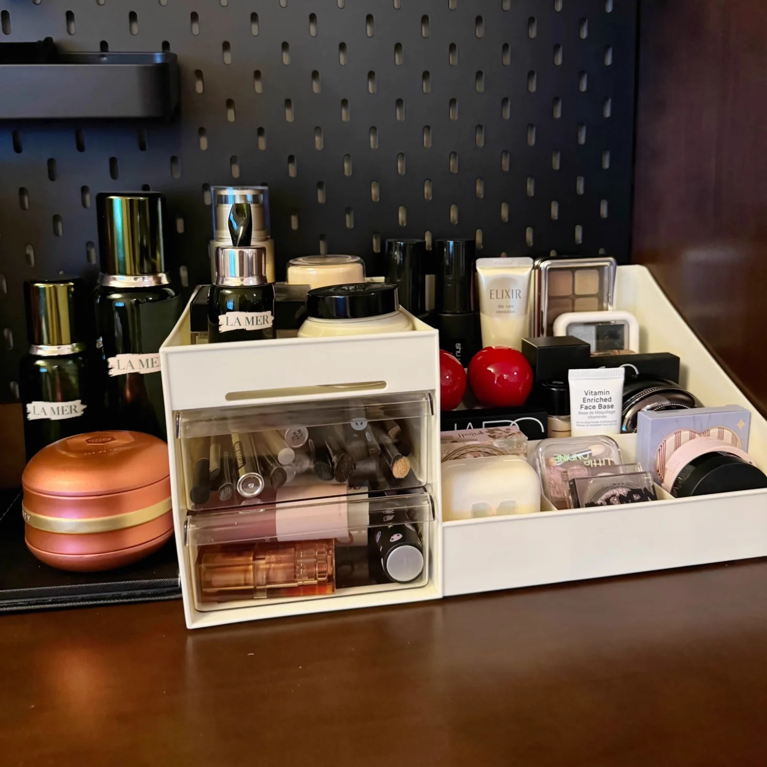 Transparent sminkförvaring med utdragbara lådor – plastförvaringslåda för smink, hudvård och smycken 6 Transparent sminkförvaring med utdragbara lådor – plastförvaringslåda för smink, hudvård och smycken - Bild 6