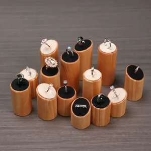 3-delars ringdisplay i massivt trä – cylindriska ställ i rustik stil