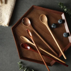 Alternative view of Träsked med långt skaft – liten sked för kaffe och blandning i naturligt trä