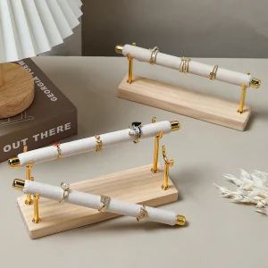 Stativ för ringar i massivt trä – flerlagers förvaring med avtagbart metallrack