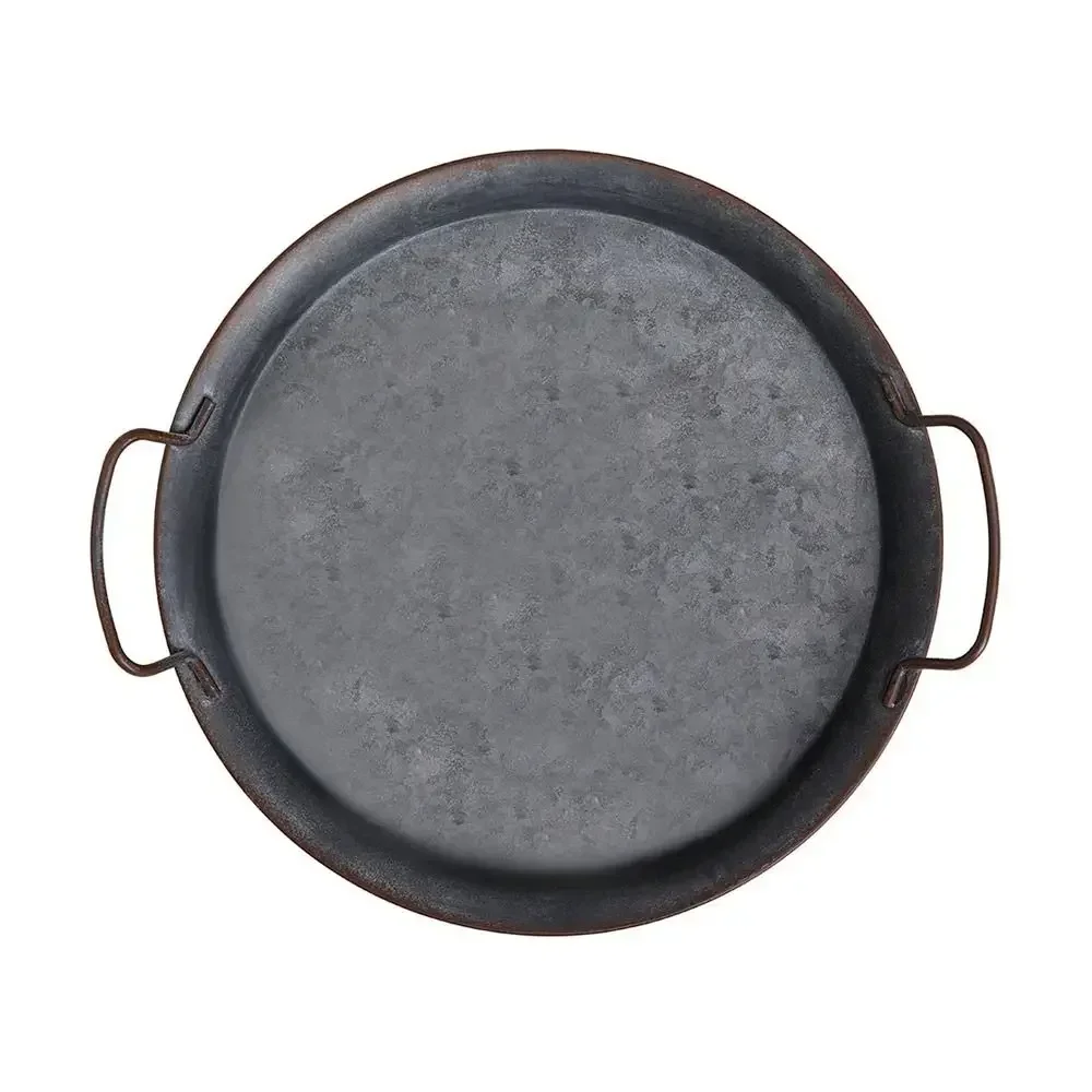 Runt metallbricka med handtag – rustik vintageinspirerad brödfat för servering och dekoration 7 Runt metallbricka med handtag – rustik vintageinspirerad brödfat för servering och dekoration - Bild 7