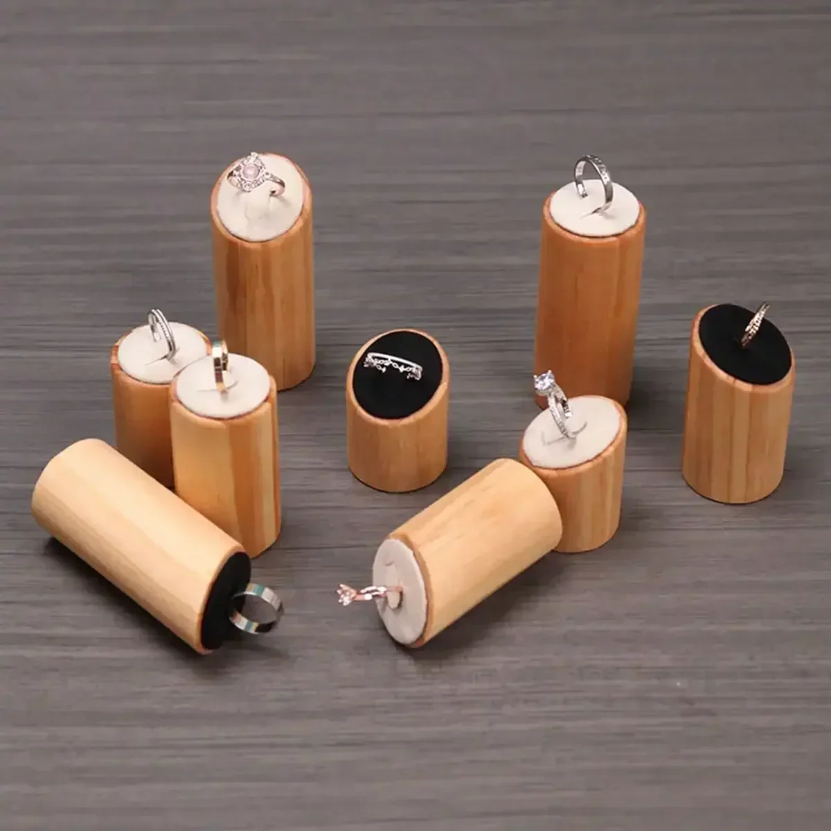 3-delars ringdisplay i massivt trä – cylindriska ställ i rustik stil 3 3-delars ringdisplay i massivt trä – cylindriska ställ i rustik stil - Bild 3