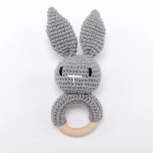 1 stycke Baby Rattle – Amigurumi-kanin med träteether, crochet mjuk babyleksak