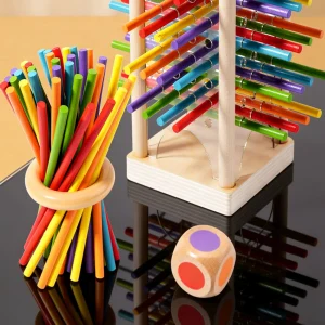 Trästickdraglek – färgglada pinnar i ram för små barn