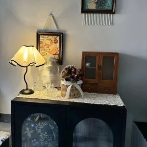 Elegant flätad videkorg med pärlhantag och vit rosett – perfekt bröllop, fest eller som gåvokorg 10 Elegant flätad videkorg med pärlhantag och vit rosett – perfekt bröllop, fest eller som gåvokorg