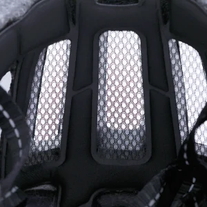 Barnhjälm SP-001 med LED-belysning, 48–54 cm – mintgrön eller lila