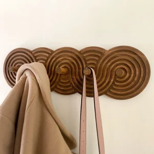 Boho träväggkrok med spiralmönster – femkrokar för entré och sovrum