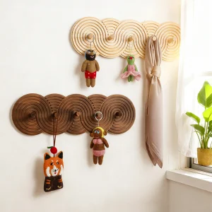 Boho träväggkrok med spiralmönster – femkrokar för entré och sovrum