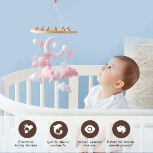 Spjälsängsmobil i mjuk filt – rosa moln, hängande vindklocka för nyfödda