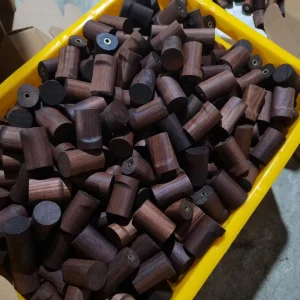 Naturliga träväggkrokar – minimalistisk hängare för jackor, väskor, hattar och nycklar (1 eller 4 stycken) med skruvar