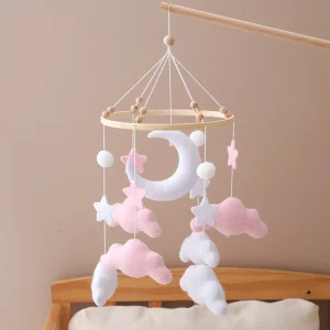 Spjälsängsmobil i mjuk filt – rosa moln, hängande vindklocka för nyfödda