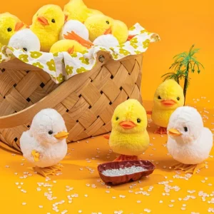 Alternative view of Gul hoppande kyckling – vinddriven mjuk leksak