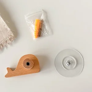 Söt trädjurskrok – väggkrok i bokträ för nycklar och kläder