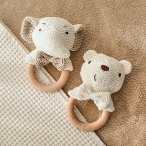 Babyrassel – söt björn i crochet med träring och teether