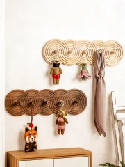 Boho träväggkrok med spiralmönster – femkrokar för entré och sovrum