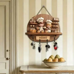 En tränyckelhållare med fyra metallkrokar – färgglad och unik design