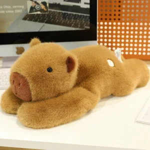 Viktat capybaragosedjur som mjuk plyschkudde med lång arm