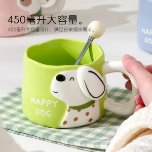 Söt keramikkopp med valpmotiv och matt glasyr – finns med sked