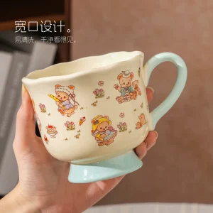 Söt keramikkopp med hund- och kaninmotiv, högblank glasyr