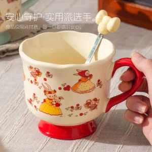 Söt keramikkopp med hund- och kaninmotiv, högblank glasyr