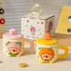 Kreativ clownmugg i keramik med lock, omrörningssked och presentkänsla