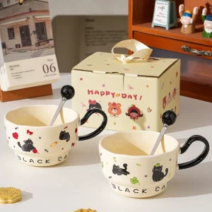 Kattmugg i keramik med sked – gullig mugg för hem och kontor