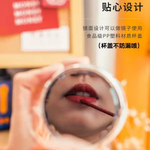 Keramikmugg med lock och sked, 470 ml – lekfullt kartonmotiv i pastell