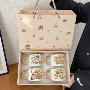 Söt keramikmugg med ekorrmotiv och vinterkänsla