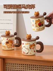 Söt keramikmugg med kattmotiv och blank glasyr – finns med lock och sked