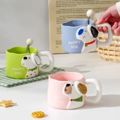 Söt keramikkopp med valpmotiv och matt glasyr – finns med sked