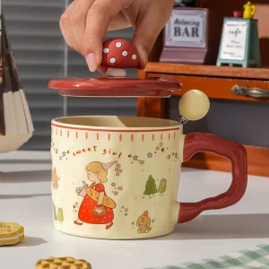 Söt keramisk mugg med svampflicka – finns med lock och sked