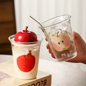 Glasmugg i borosilikat med äppellock och sugrör – 400 ml