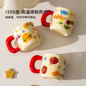 Gullig keramikmugg med hundmotiv för kaffe och te – finns med lock och sked