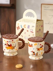 Söt keramikmugg med taxmotiv och blank glasyr – finns med lock och sked