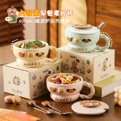 Keramisk frukostmugg med räfflad djurrelief, 400 ml