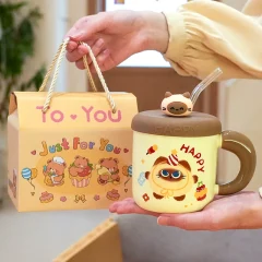 Keramikmugg med siamesisk katt, lock och sugrör – gullig presentmugg