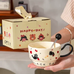 Kattmugg i keramik med sked – gullig mugg för hem och kontor