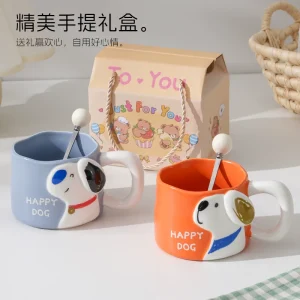 Söt keramikkopp med valpmotiv och matt glasyr – finns med sked