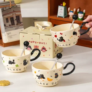 Kattmugg i keramik med sked – gullig mugg för hem och kontor