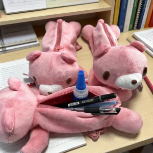 Rosa björnpennfodral i mjuk plysch för skola och vardag